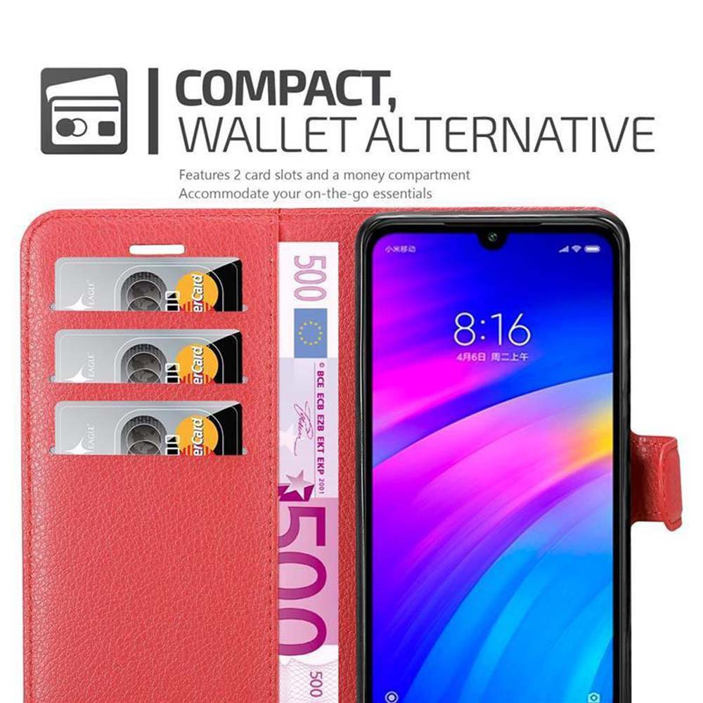 Portafoglio rosso con carte e banconote in euro. Il telefono mostra l'ora. Portafoglio ha fessure.