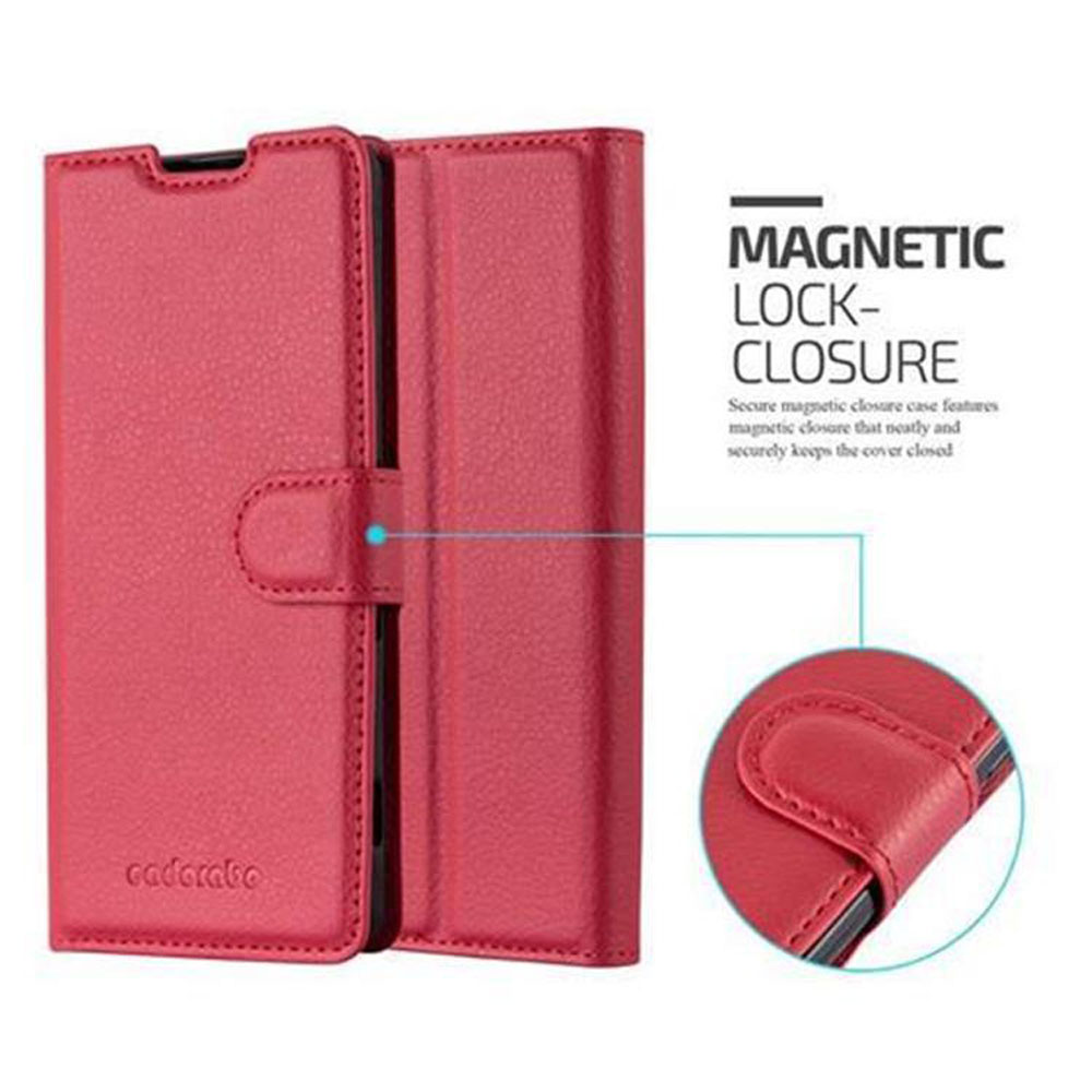 Custodia in pelle rossa, chiusura magnetica. Primo piano della chiusura.