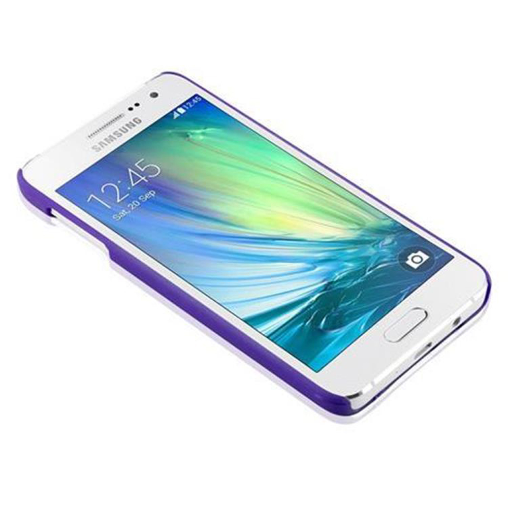 Ein weißes Samsung-Telefon mit lila Hülle. Der Bildschirm zeigt einen bunten Hintergrund.