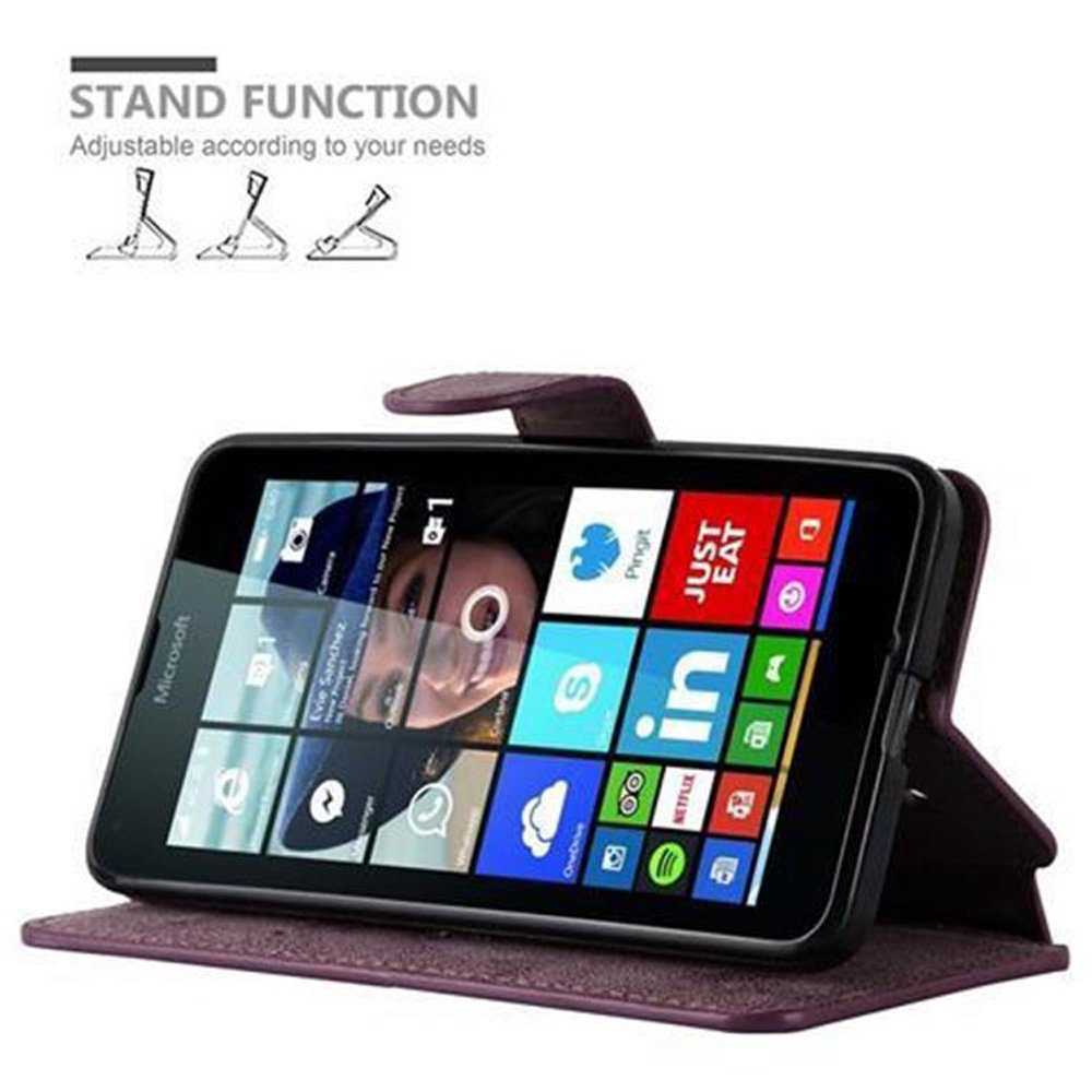Smartphone in custodia viola, appoggiato. Icone app. Etichetta: funzione supporto.
