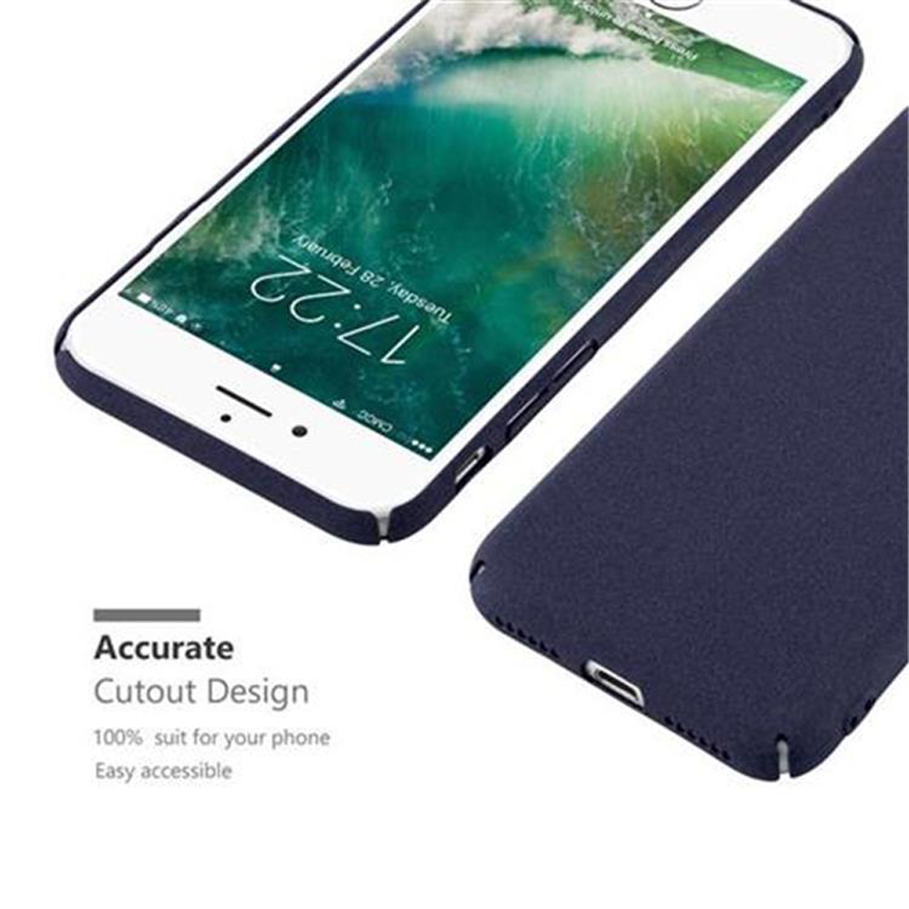 Smartphone in una custodia blu scuro. Lo schermo mostra l'ora 17:22, martedì 28 febbraio.
