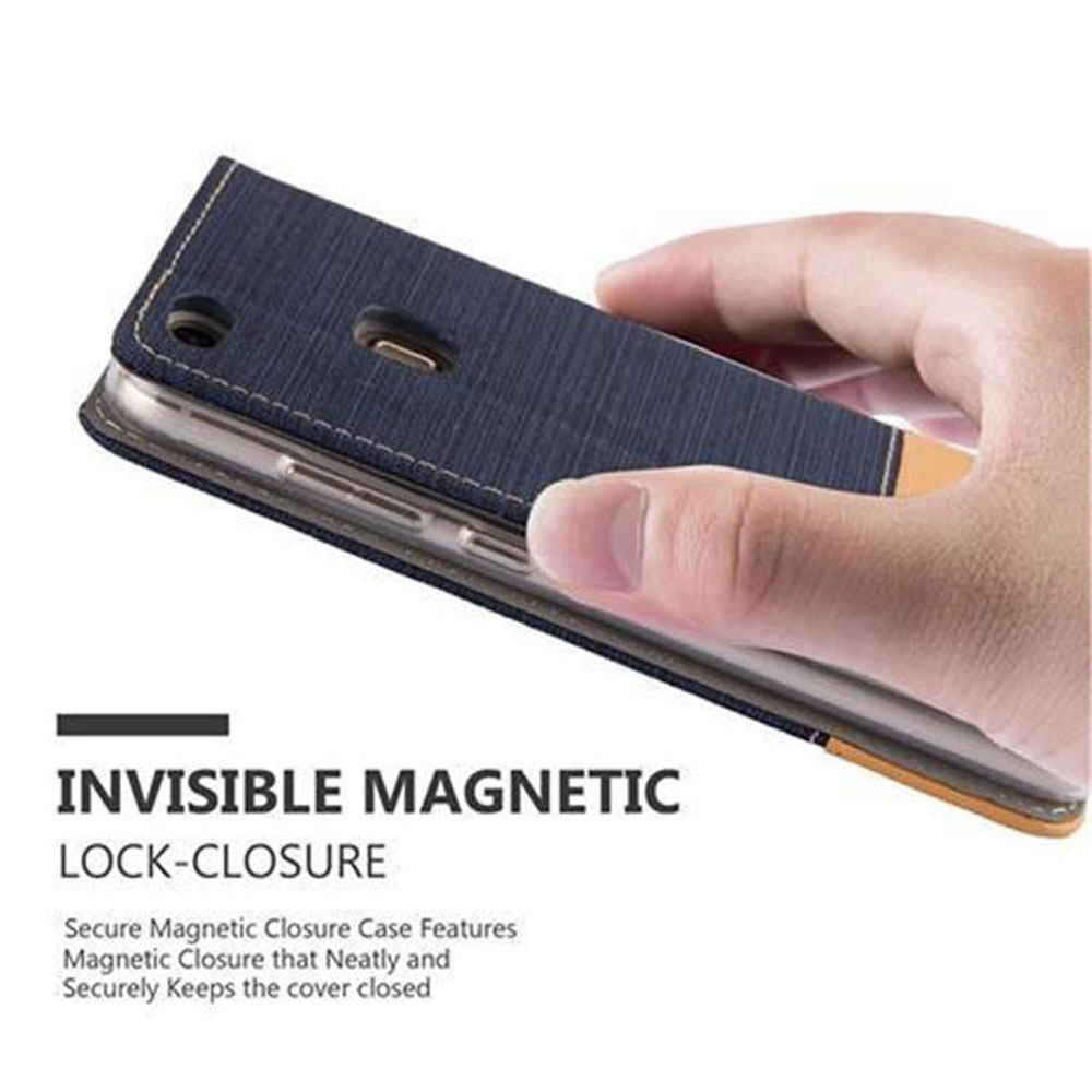 Una mano tiene una custodia blu con chiusura magnetica. Il testo indica la chiusura magnetica invisibile.