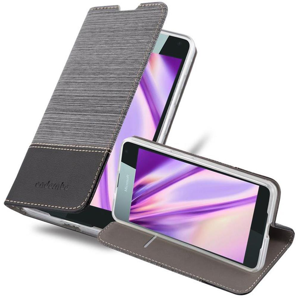 Teléfono en funda gris y negra, abierto y cerrado. La funda tiene textura y un logotipo.