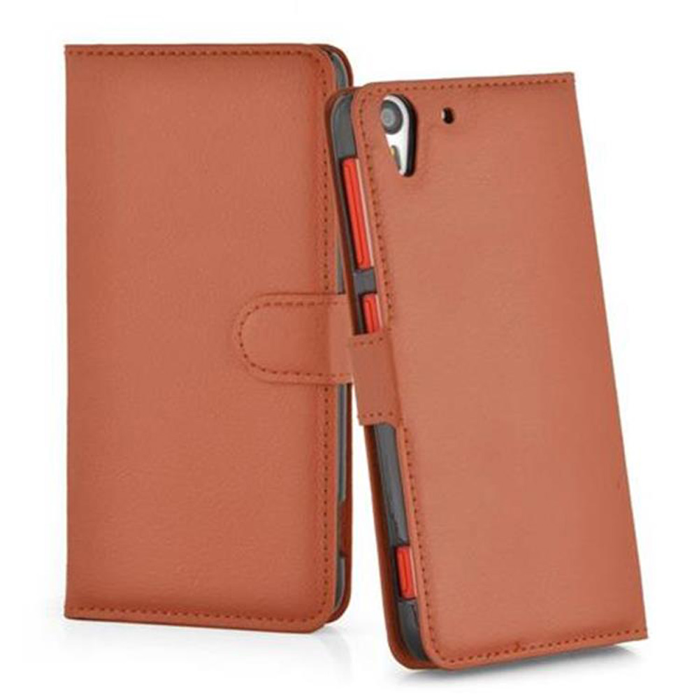 Una custodia per telefono in pelle marrone con un design a portafoglio, chiusa e aperta.