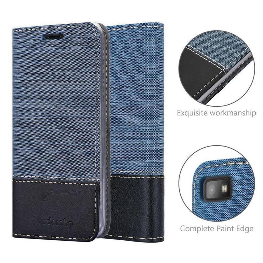 Una custodia blu con telefono. Il retro mostra cuciture e bordo verniciato completo.