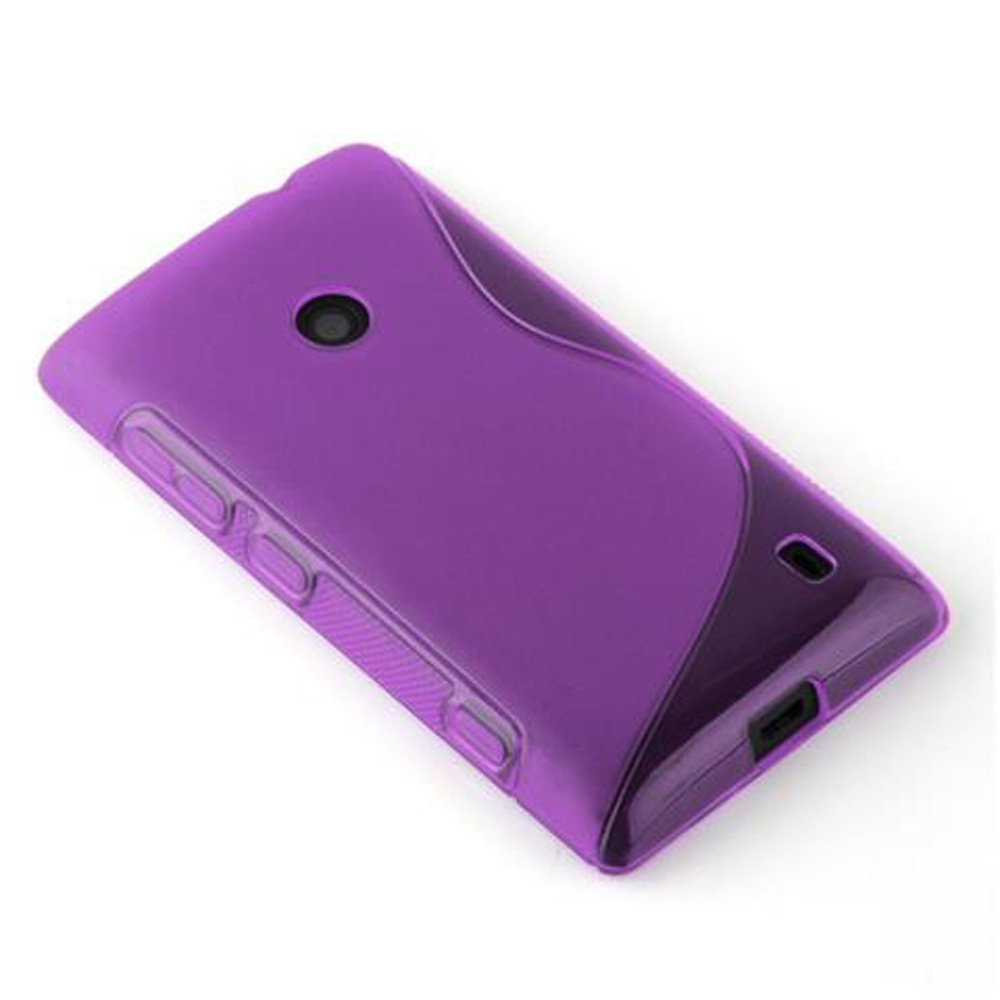 Custodia per telefono viola. La custodia ha ritagli per la fotocamera e i pulsanti.