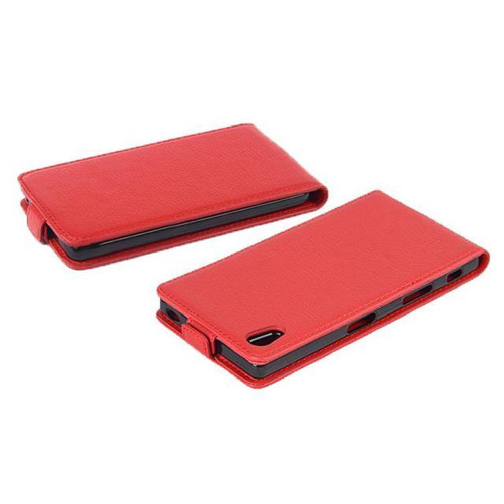 Due custodie rosse per telefono, chiuse. Entrambe hanno un design simile, che mostra la superficie e alcuni bordi.