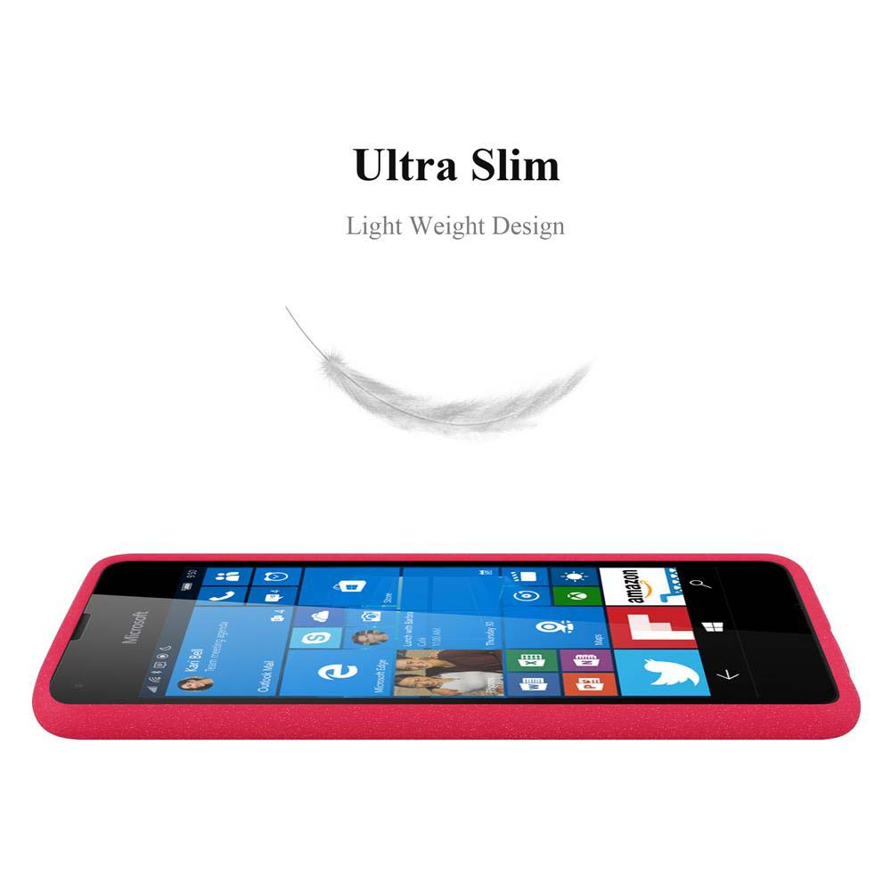 Funda de teléfono roja, teléfono dentro. Texto: Ultra Slim, Light Weight Design. Gráfico de pluma encima del teléfono.