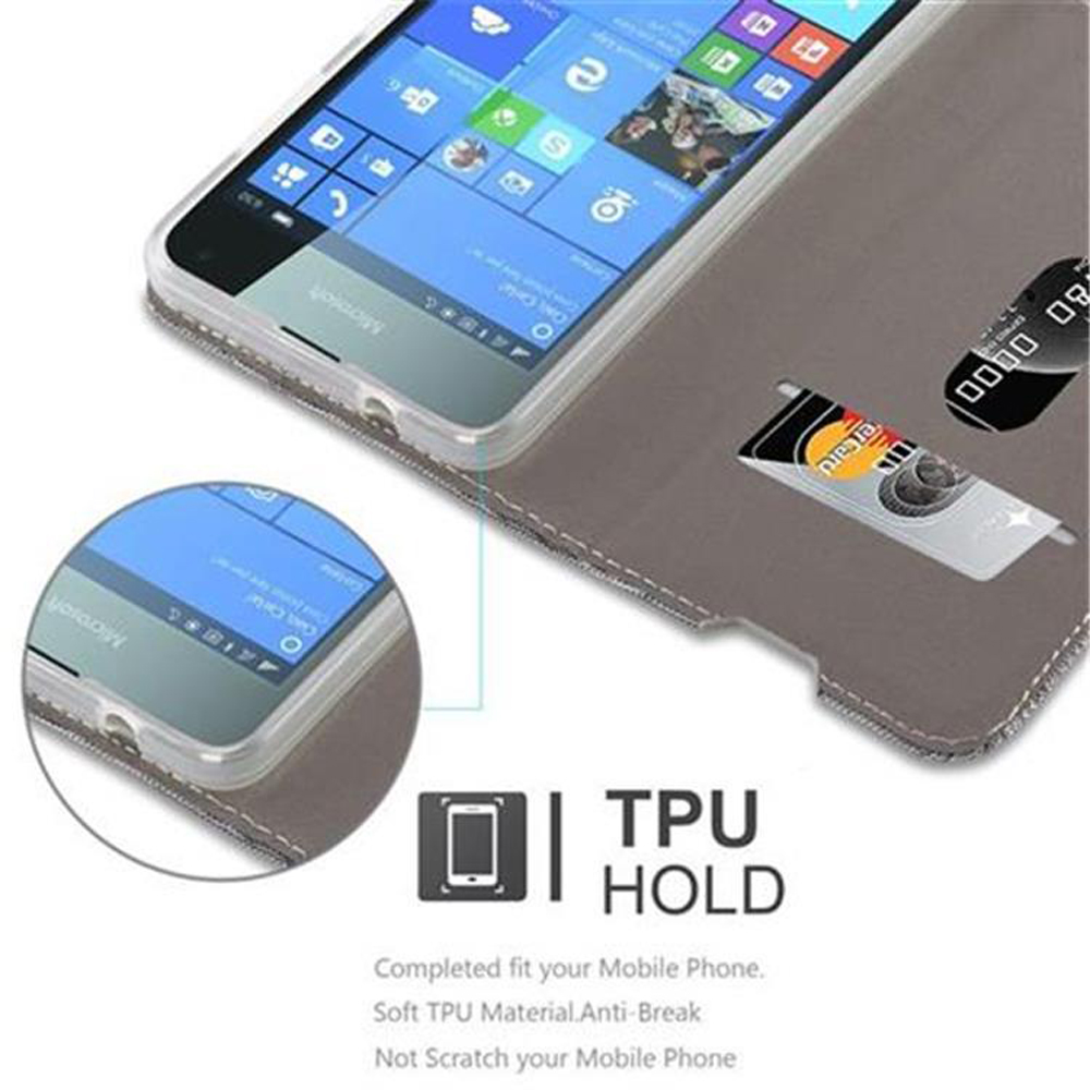 Funda de teléfono abierta con teléfono dentro, detalle del borde. Una tarjeta de crédito insertada en una ranura.