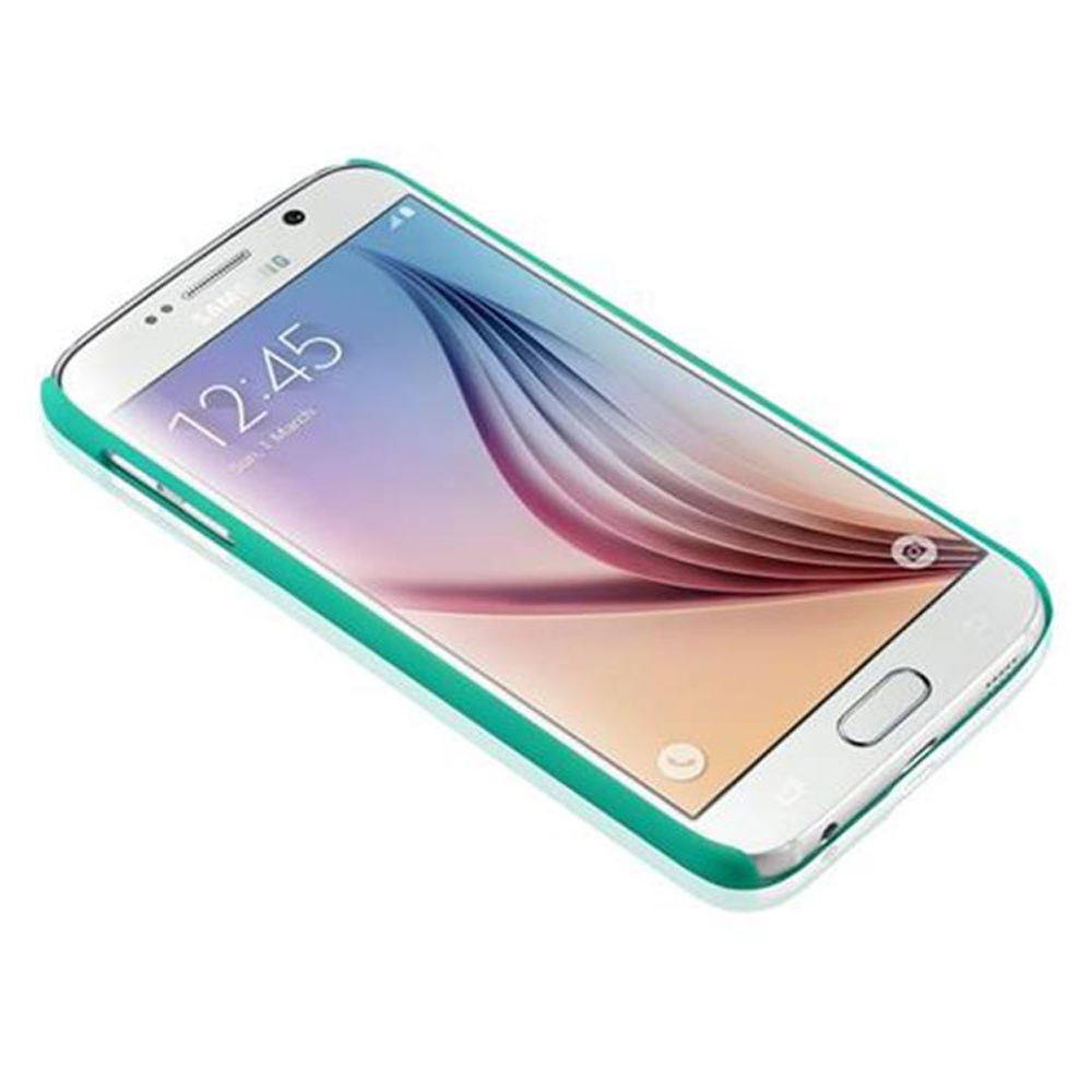 Telefono bianco in una custodia verde acqua. Il telefono è angolato su una superficie bianca. Lo schermo visualizza un'immagine colorata.