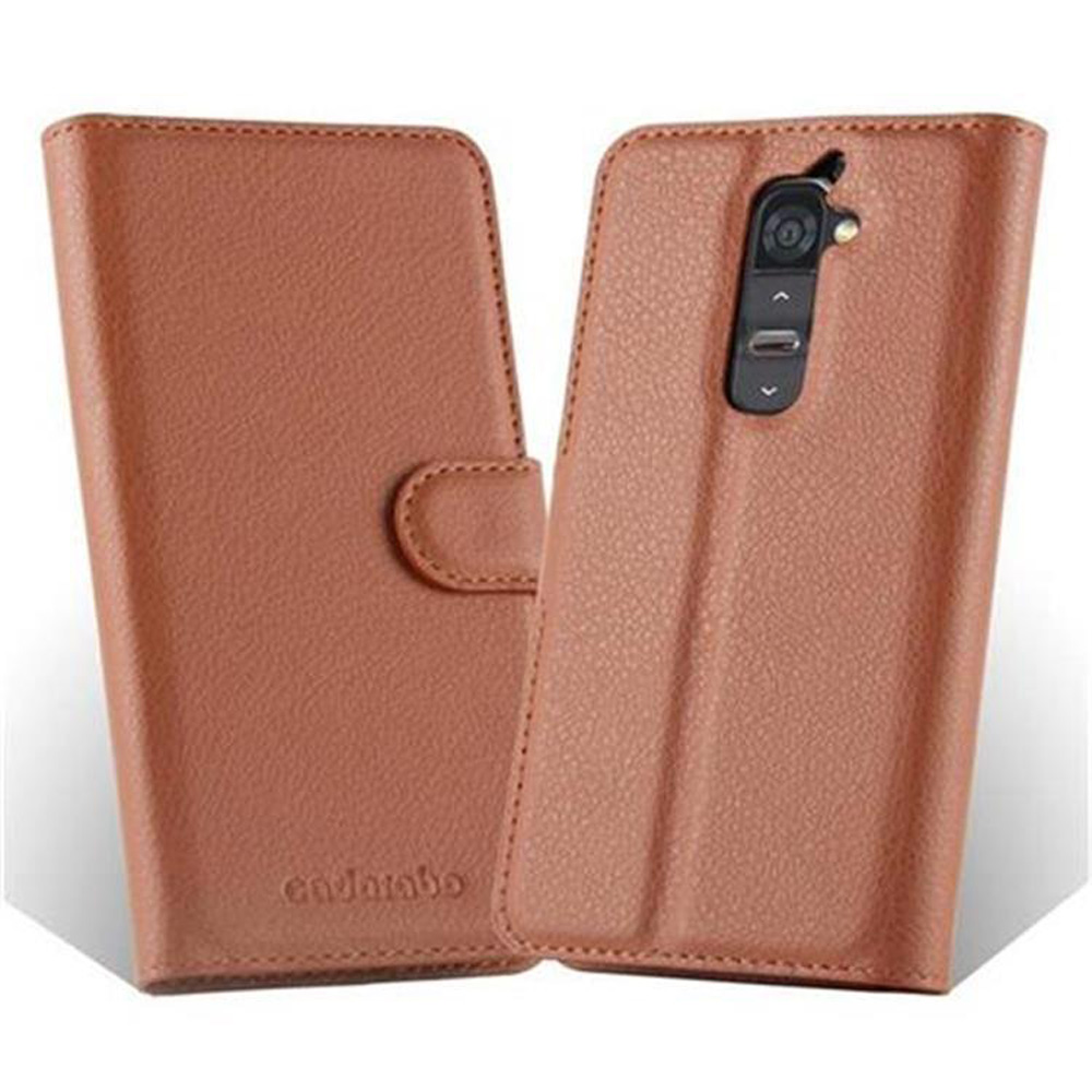 Zwei braune Leder-Handyhüllen. Eine ist geschlossen, die andere ist offen und zeigt das Telefon innen.
