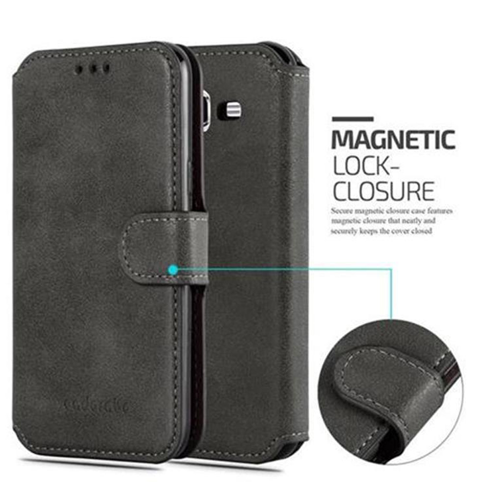 Una funda gris para teléfono estilo folio. La funda tiene un cierre magnético y detalles de costura.