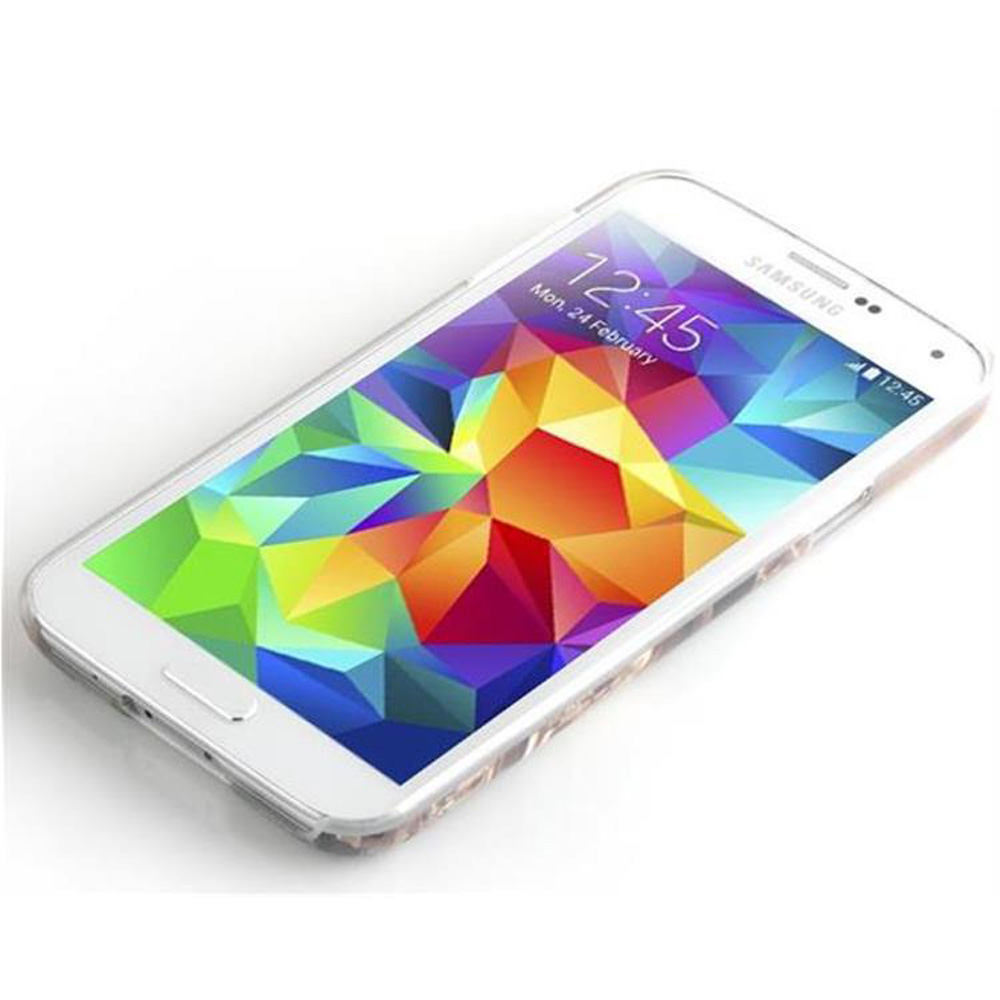 Telefono bianco in una custodia colorata. Il telefono visualizza l'ora e un design geometrico colorato.