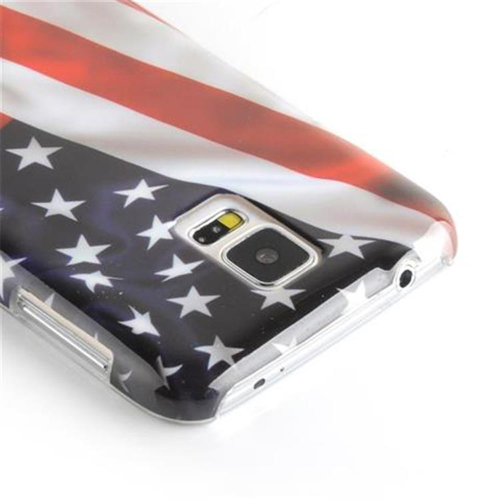 Telefono con custodia con design della bandiera americana. La custodia copre la parte posteriore e i bordi del telefono.