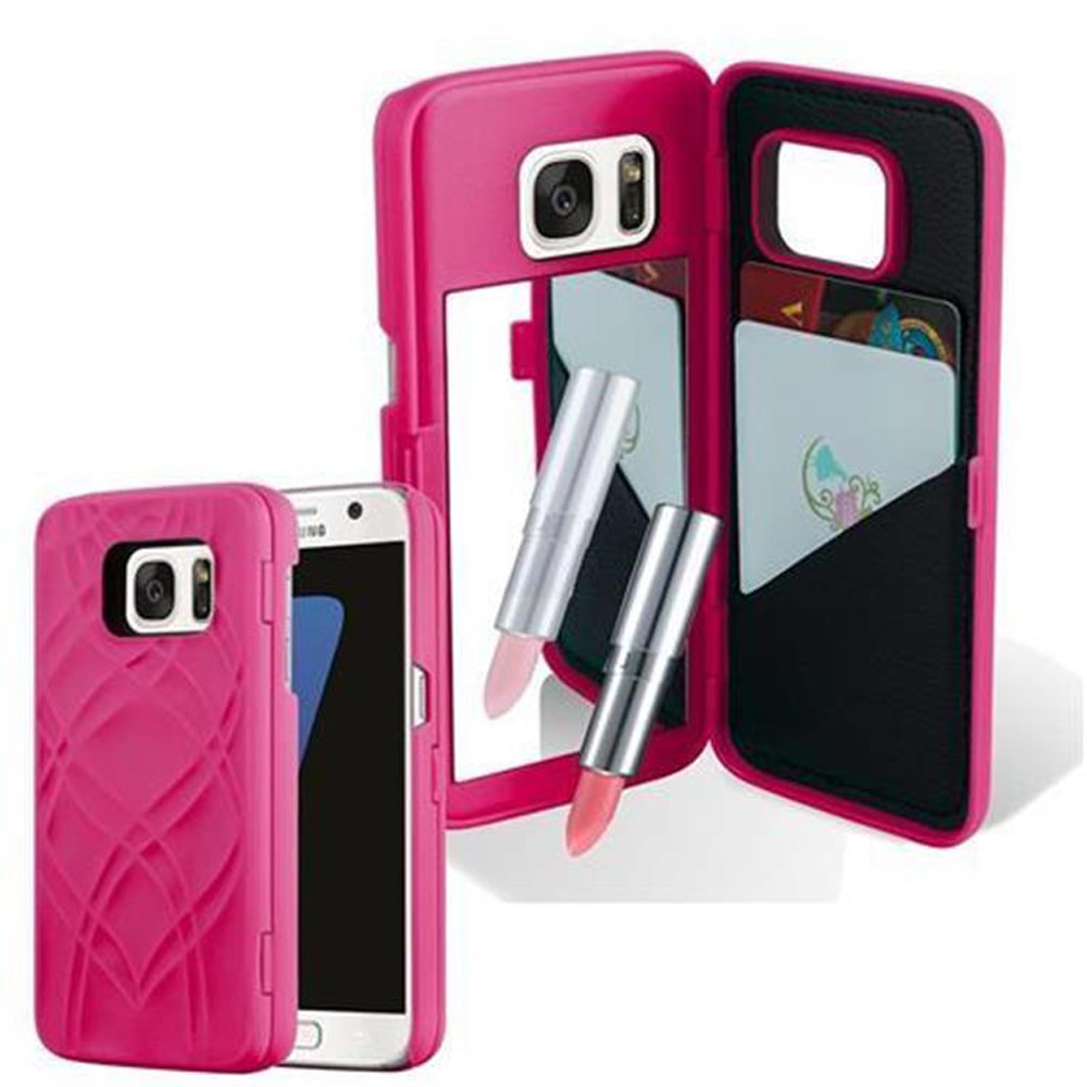Funda de teléfono rosa con espejo, pintalabios y tarjetas. Teléfono al lado.