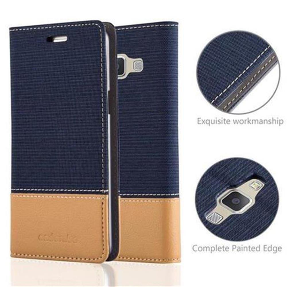 Funda de teléfono azul y marrón con dos primeros planos de detalles. Un detalle muestra las costuras.