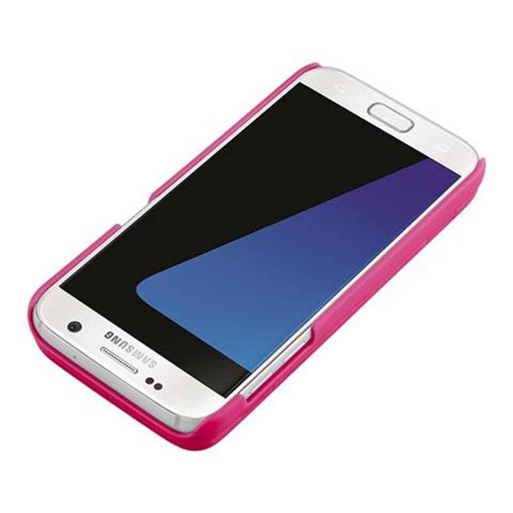 Teléfono blanco y plateado en una funda rosa. Pantalla del teléfono negra con degradado azul.