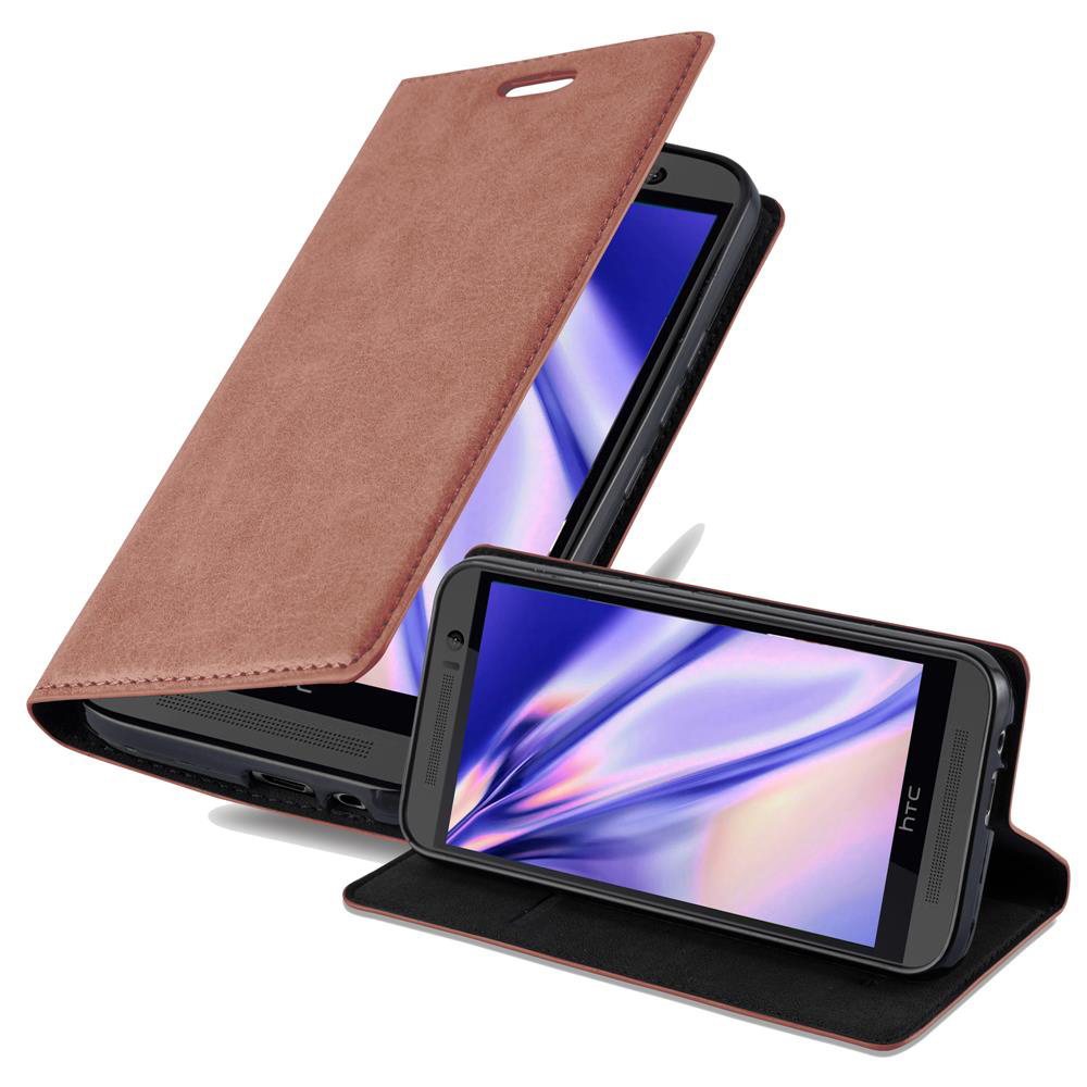 Funda de teléfono marrón con teléfono. El teléfono tiene un logo HTC, con pantalla visible.