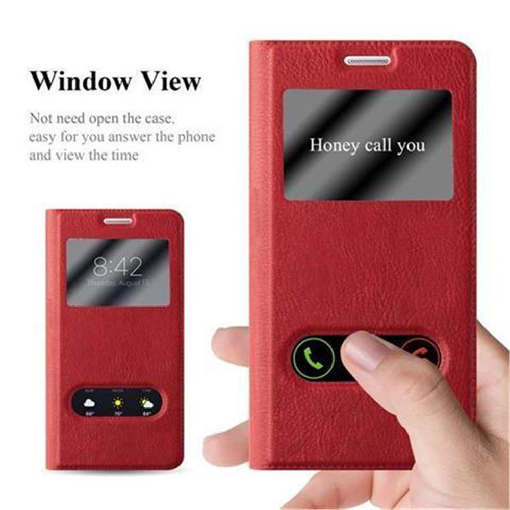 Una funda roja para teléfono con una ventana que muestra la hora y una mano sosteniendo el teléfono.
