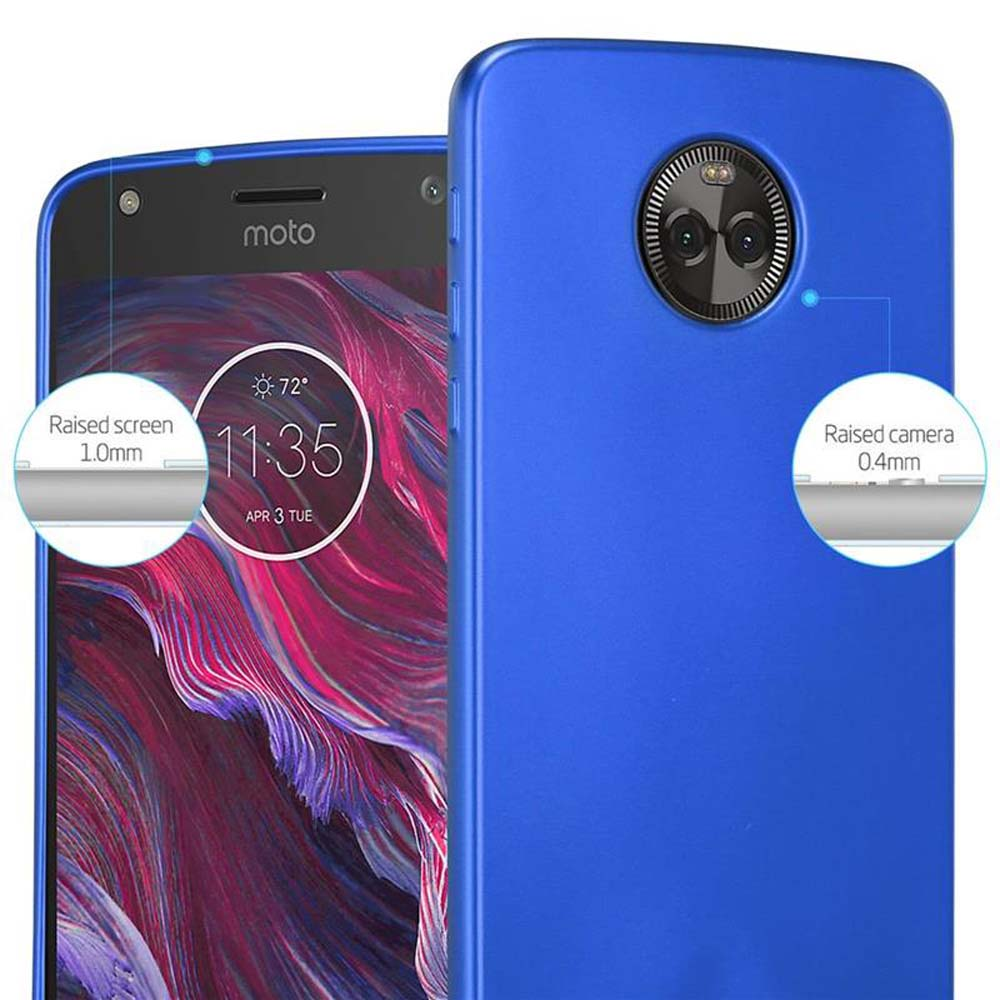 Custodia blu con protezione schermo e fotocamera. Un telefono mostra ora e temperatura.