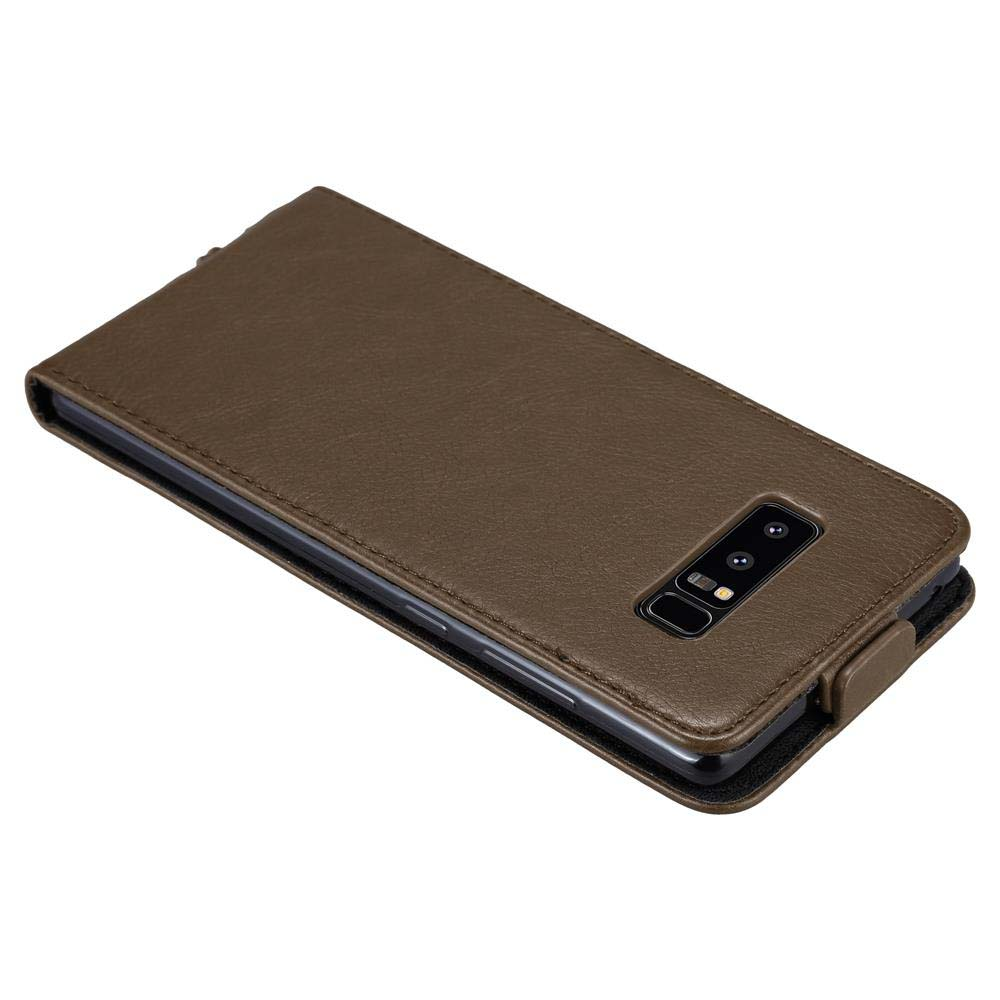 Braune Leder-Handyhülle, geschlossen. Zeigt die Rückseite des Telefons.