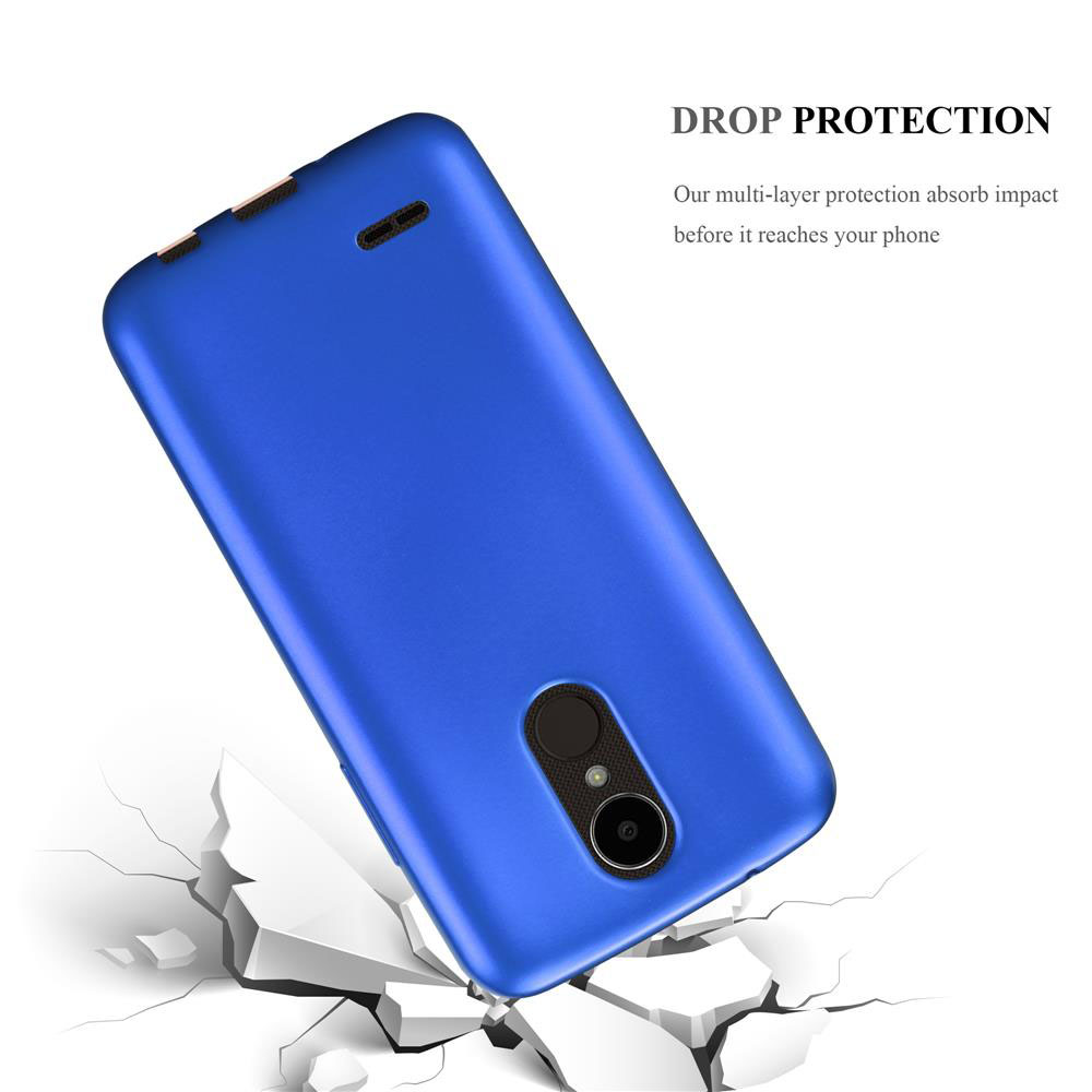 Funda de teléfono azul cayendo sobre suelo agrietado. Texto: DROP PROTECTION.