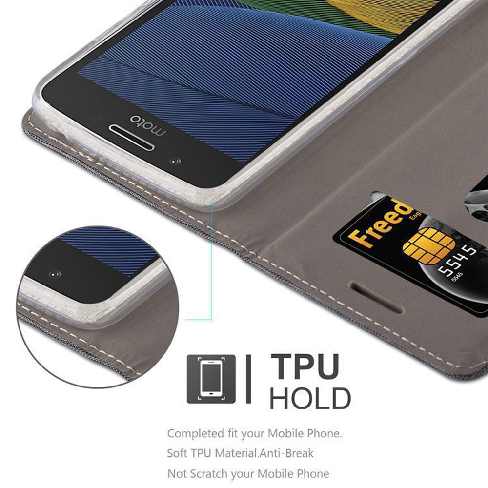 Custodia del telefono con telefono all'interno. Mostra l'ora. Ha uno slot per carte di credito. Sfondo beige.