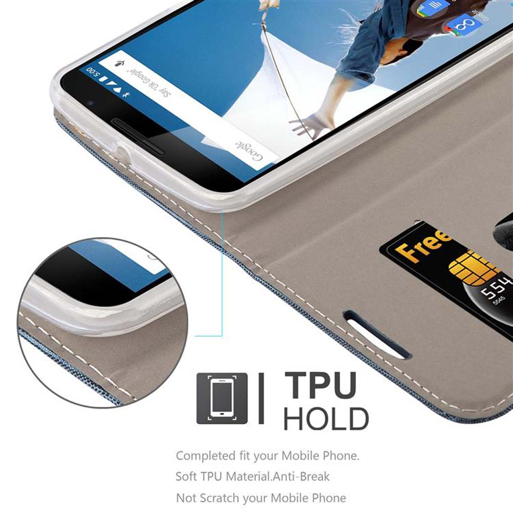 Teléfono en una funda tipo flip, mostrando la pantalla con una pantalla de inicio. Funda gris y blanca.