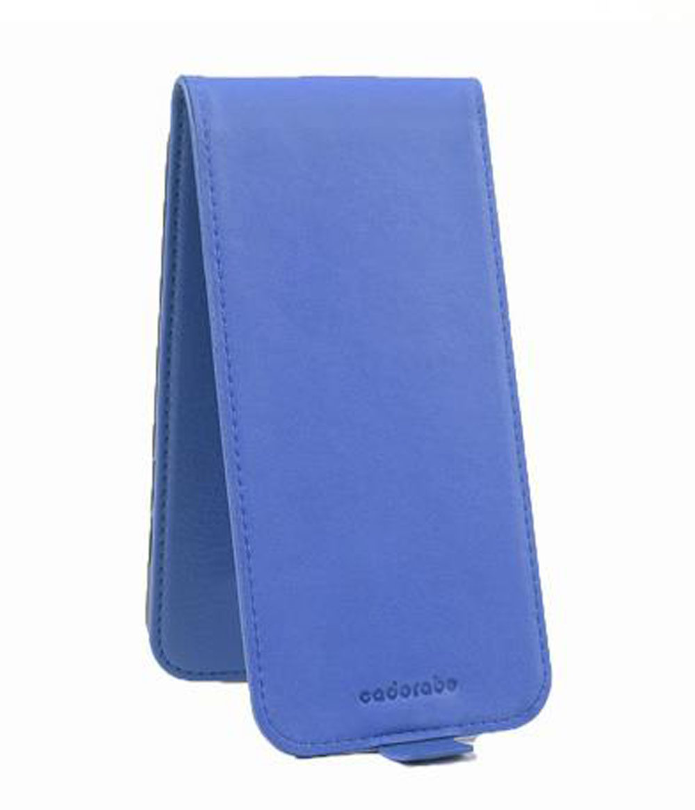 Una custodia blu per telefono piegata e aperta, che mostra l'interno e il marchio.
