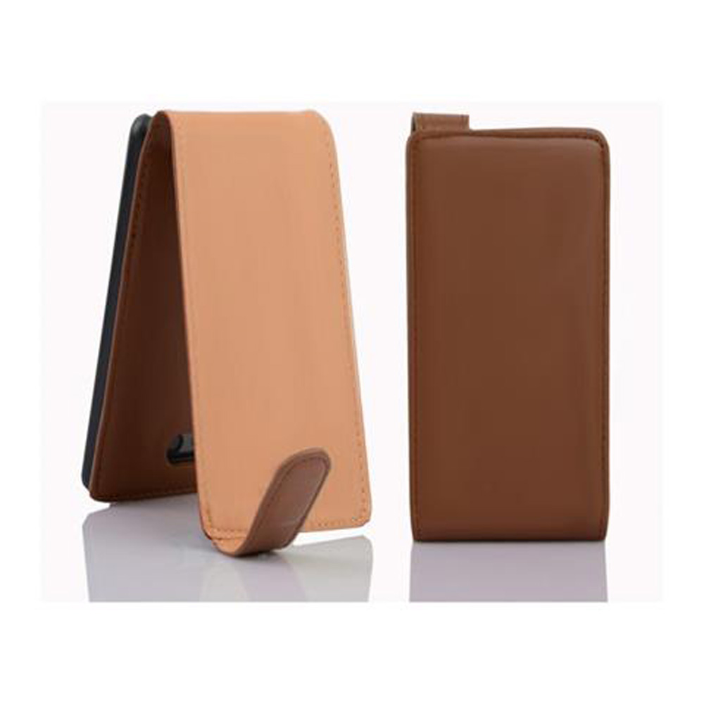 Custodia per telefono marrone, aperta con telefono. Interno beige, esterno marrone con chiusura a linguetta.