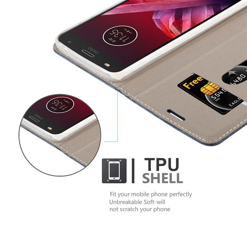 Un telefono all'interno di una custodia blu, con una SIM card e una scheda promozionale.