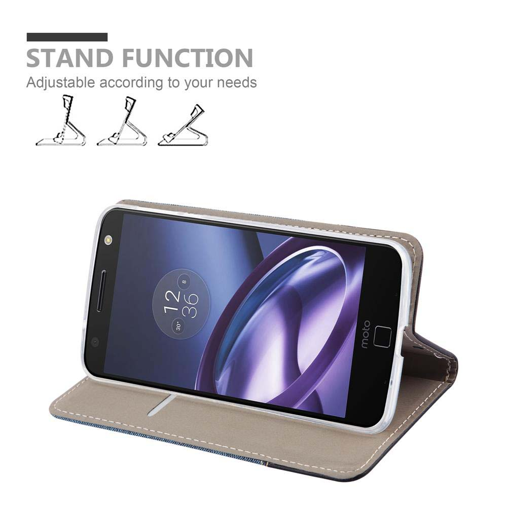 Telefono in una custodia, aperto per essere un supporto. Il testo dice 'STAND FUNCTION'.