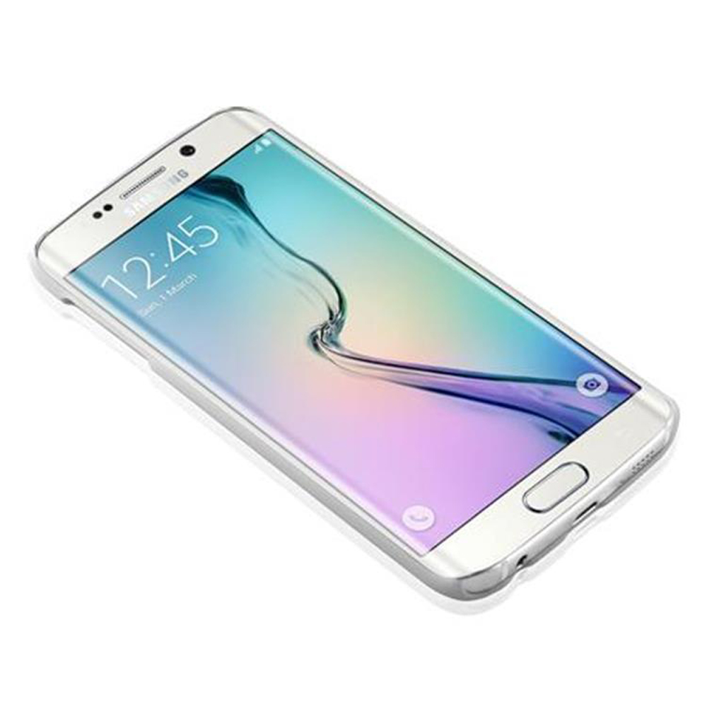 Un telefono argentato con schermo curvo, su una superficie bianca. Il telefono mostra l'ora.