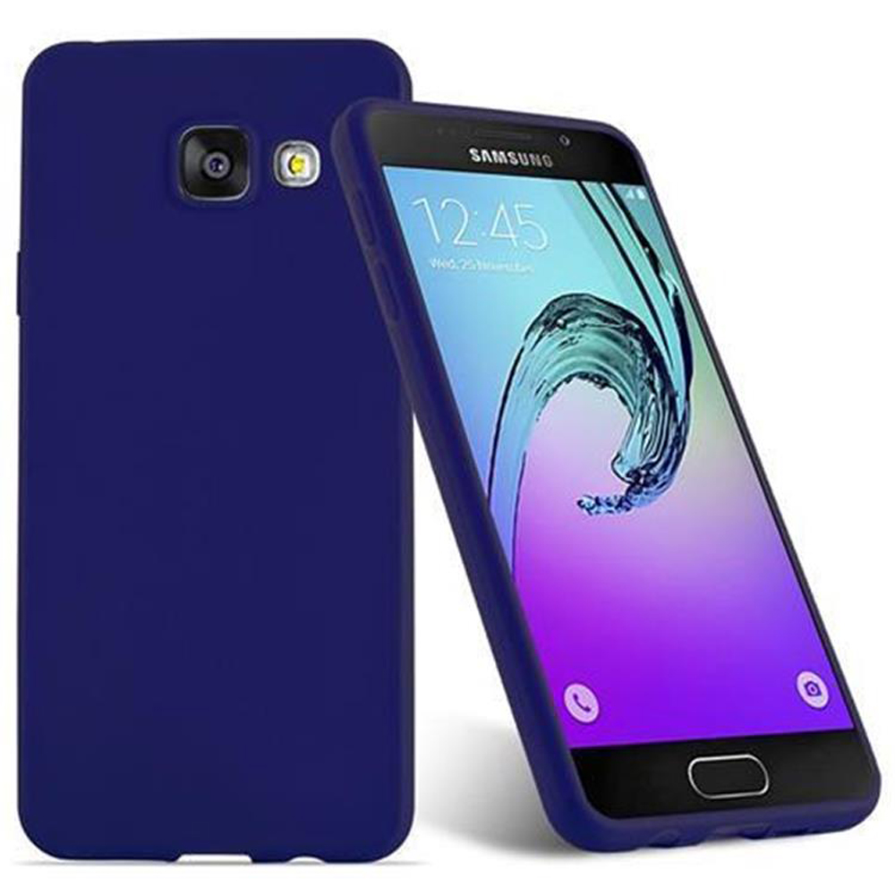 Una custodia per telefono blu scuro accanto a un telefono blu con schermo che mostra ora e data.