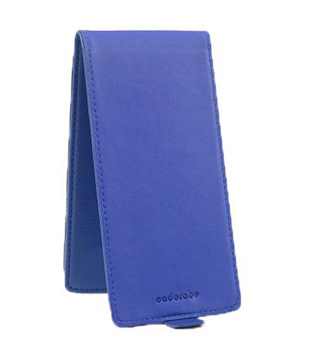 Eine geschlossene blaue Handyhülle. Die Hülle ist aus Leder und hat Nähte an den Rändern.