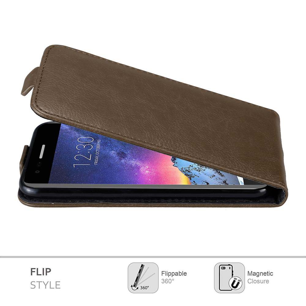 Eine braune Handyhülle, geöffnet, mit einem Telefon darin. Das Telefon zeigt die Uhrzeit an.