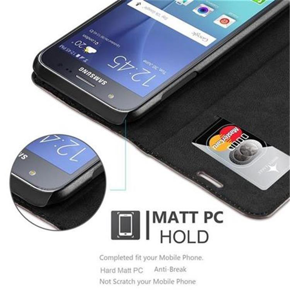 Custodia per telefono nera aperta, telefono all'interno, carta Mastercard nello slot. Testo: Matt PC Hold.