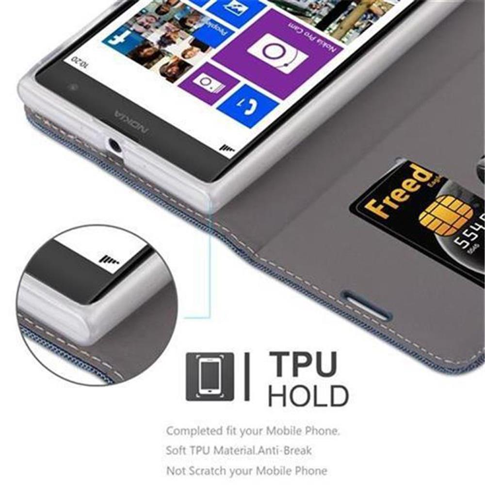 Un primo piano di una custodia per telefono con un telefono all'interno e uno slot per carte con una carta di credito.