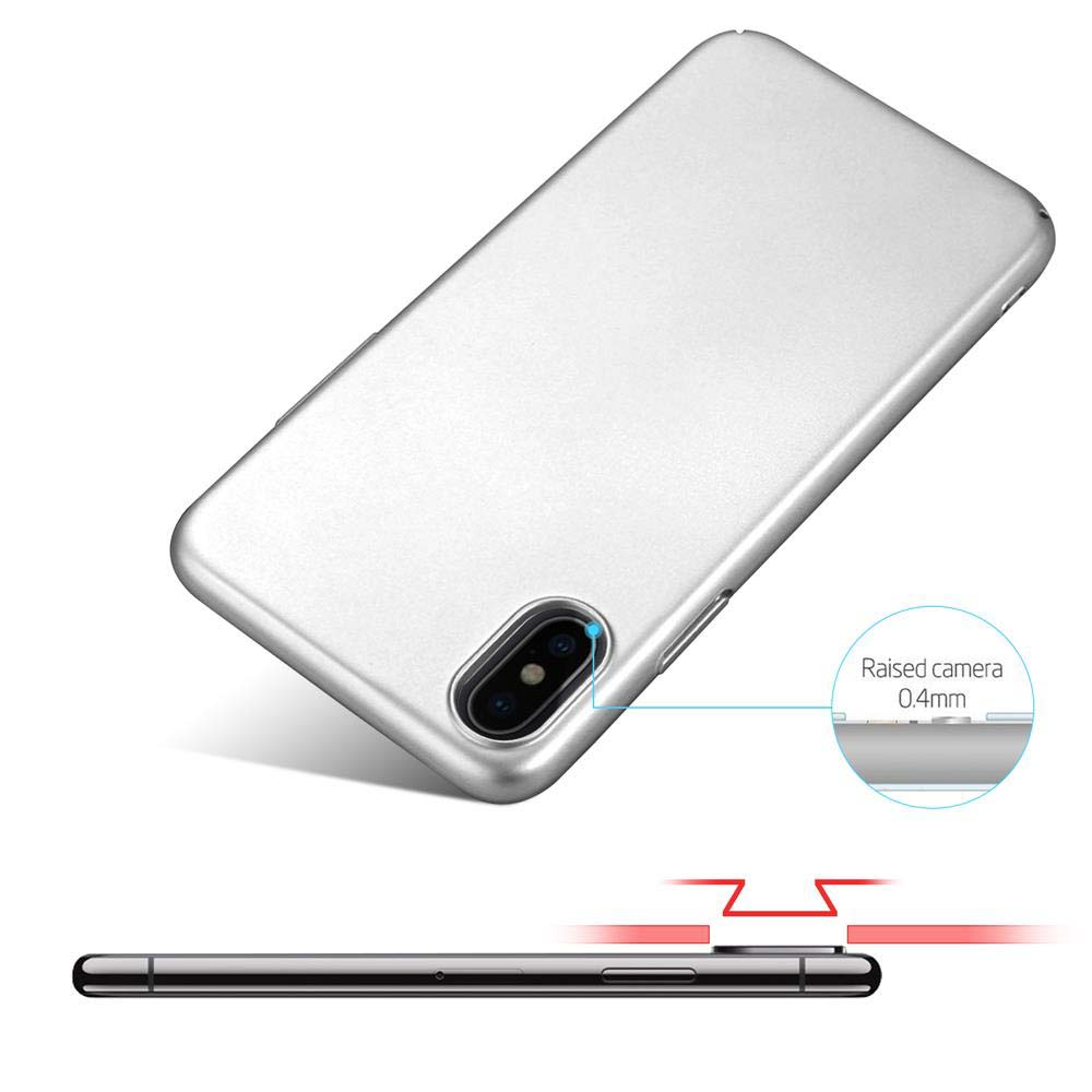 Silberne Handyhülle mit erhabener Kamera. Das Telefon ist schwarz. Detail zeigt 0,4 mm erhabene Kamera.