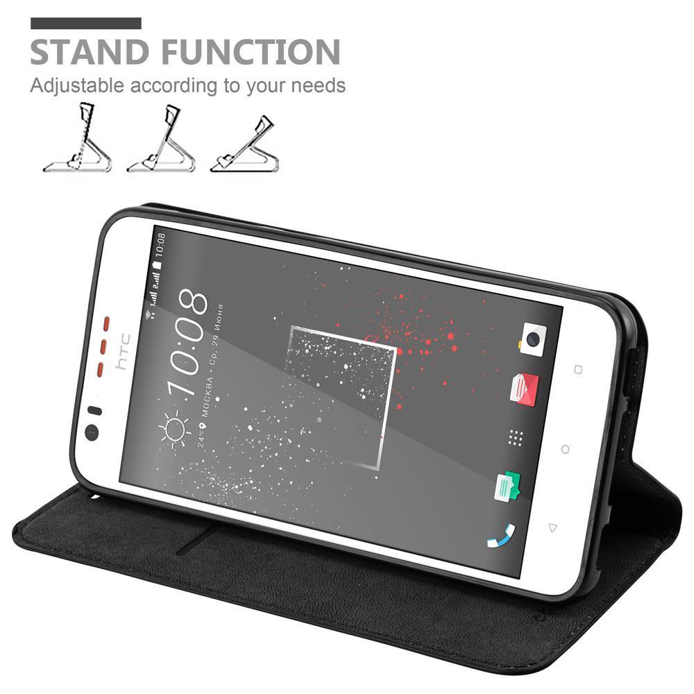 Telefono in custodia nera, aperto e angolato. La custodia ha una funzione di supporto. Sfondo bianco.