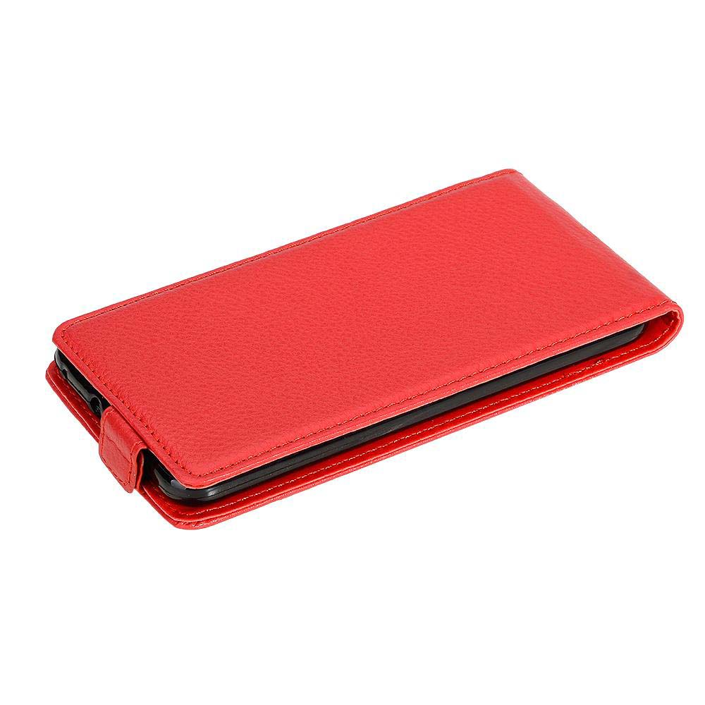 Custodia per telefono rossa, chiusa. La custodia è liscia e ha una patta per la chiusura.