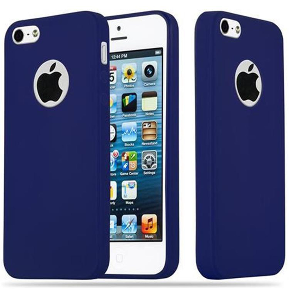 Funda de teléfono azul marino con teléfono dentro. El teléfono muestra iconos de aplicaciones. Dos fundas con logo Apple.
