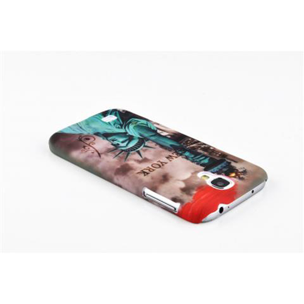 Handyhülle mit Freiheitsstatue-Design. Das Telefon befindet sich in der Hülle, auf weißem Hintergrund.