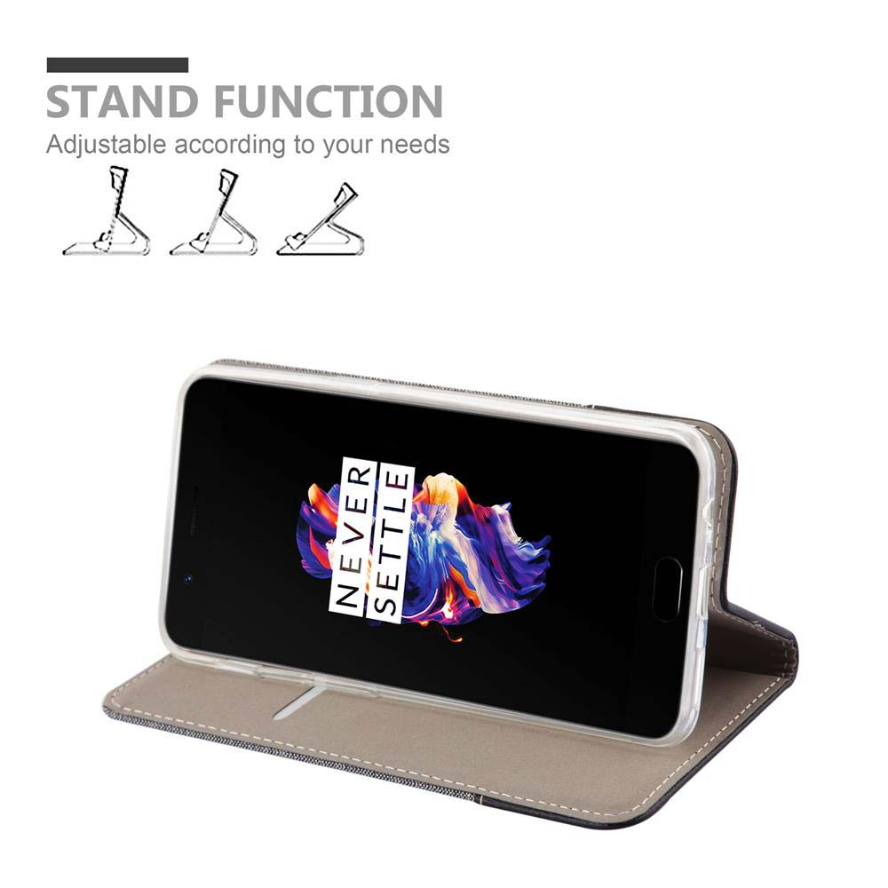 Telefon in einer Hülle mit Standfunktion. Verschiedene Standpositionen illustriert und Telefonbildschirm sichtbar.