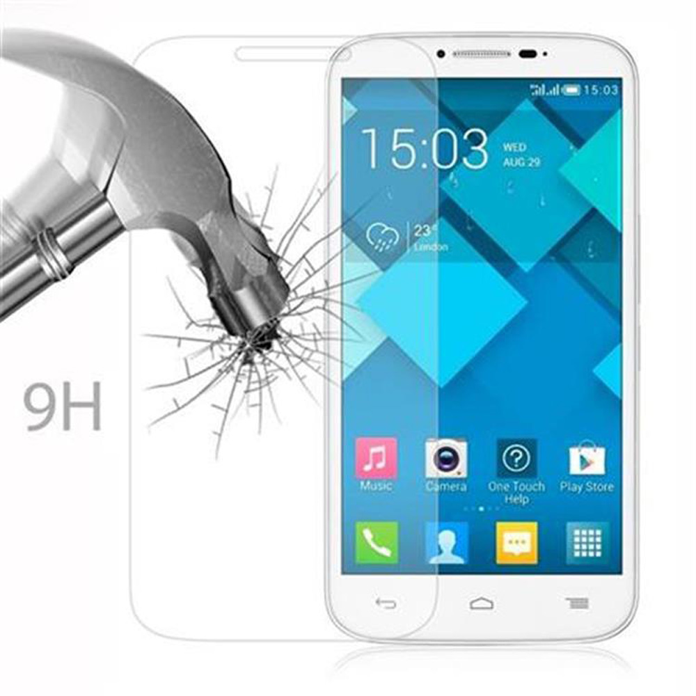Telefono con protezione schermo in fase di test. Un martello rompe la protezione.