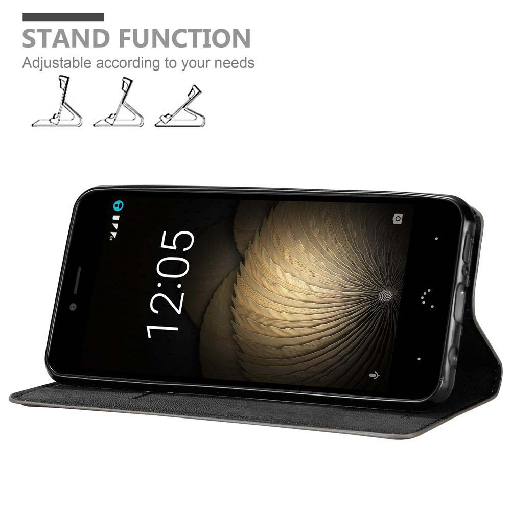 Teléfono con pantalla negra mostrando 12:05 en un estuche. Texto: Función de soporte. La funda es negra.