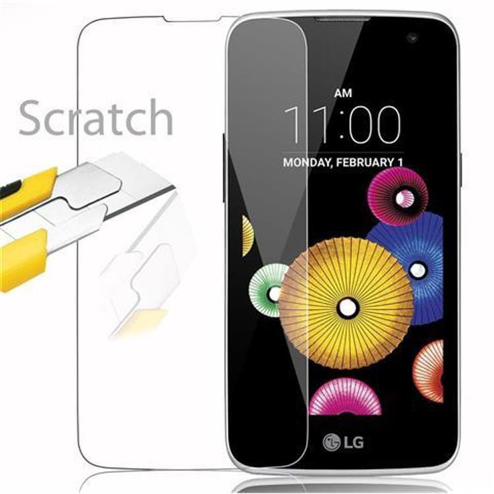 Pantalla de teléfono con protector, texto dice 'Scratch'.
