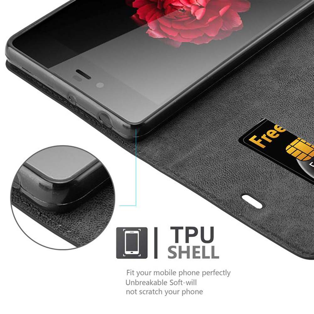 Un telefono in una custodia, con una carta di credito visibile in uno slot. Lo schermo del telefono è nero.