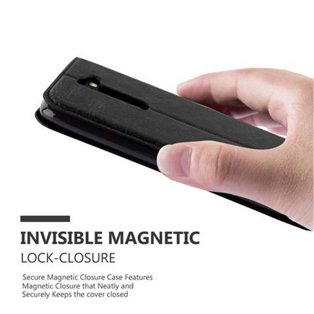 Mano sosteniendo una funda negra para teléfono. Texto: Cierre magnético invisible.