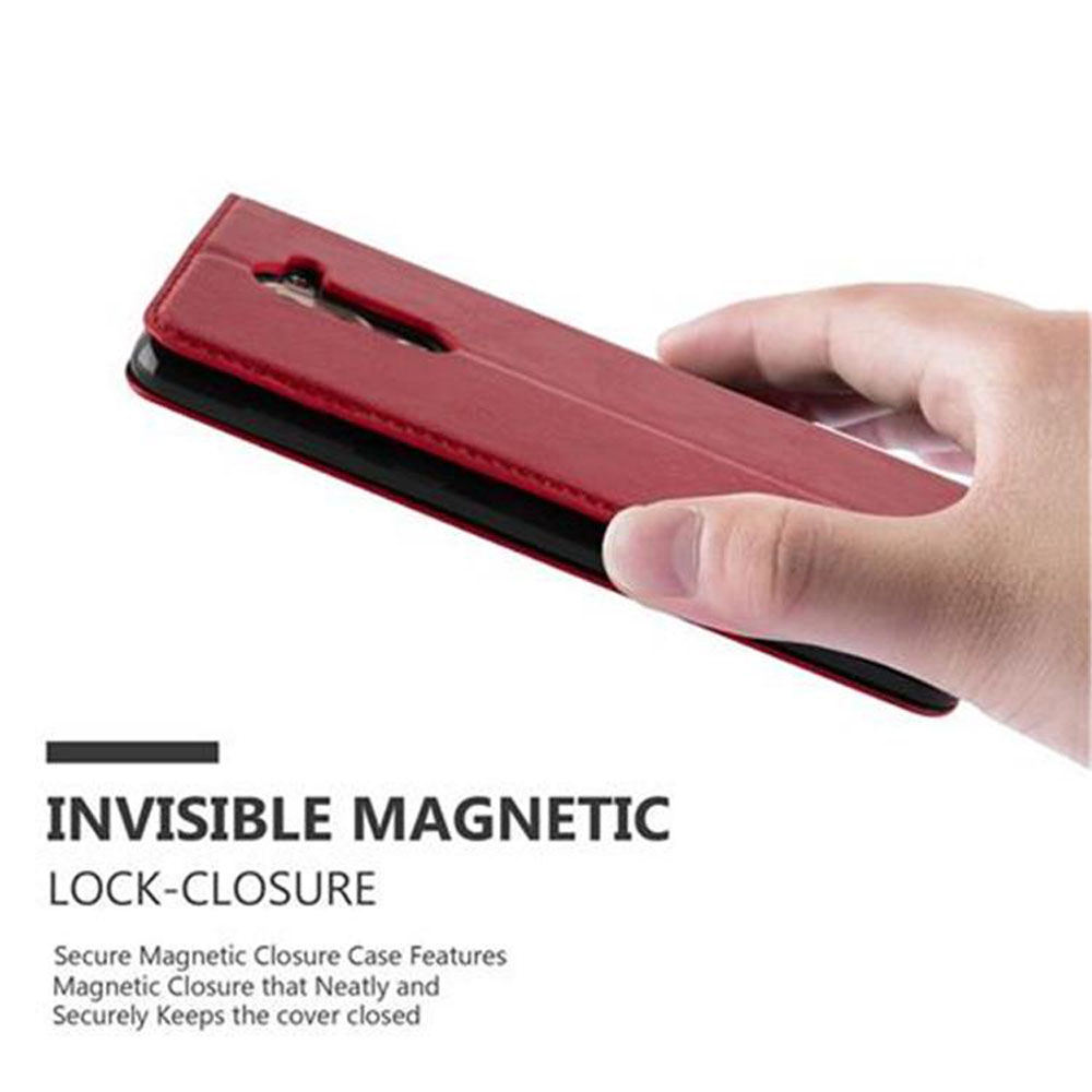 Una custodia rossa per telefono è aperta, rivelando un telefono. Testo: Chiusura magnetica invisibile.
